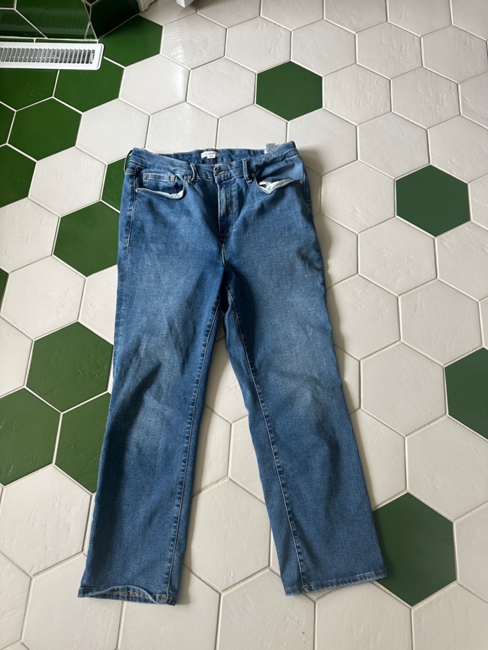 Good American Classic Straight Leg Jeans in Medium Blue Denim
